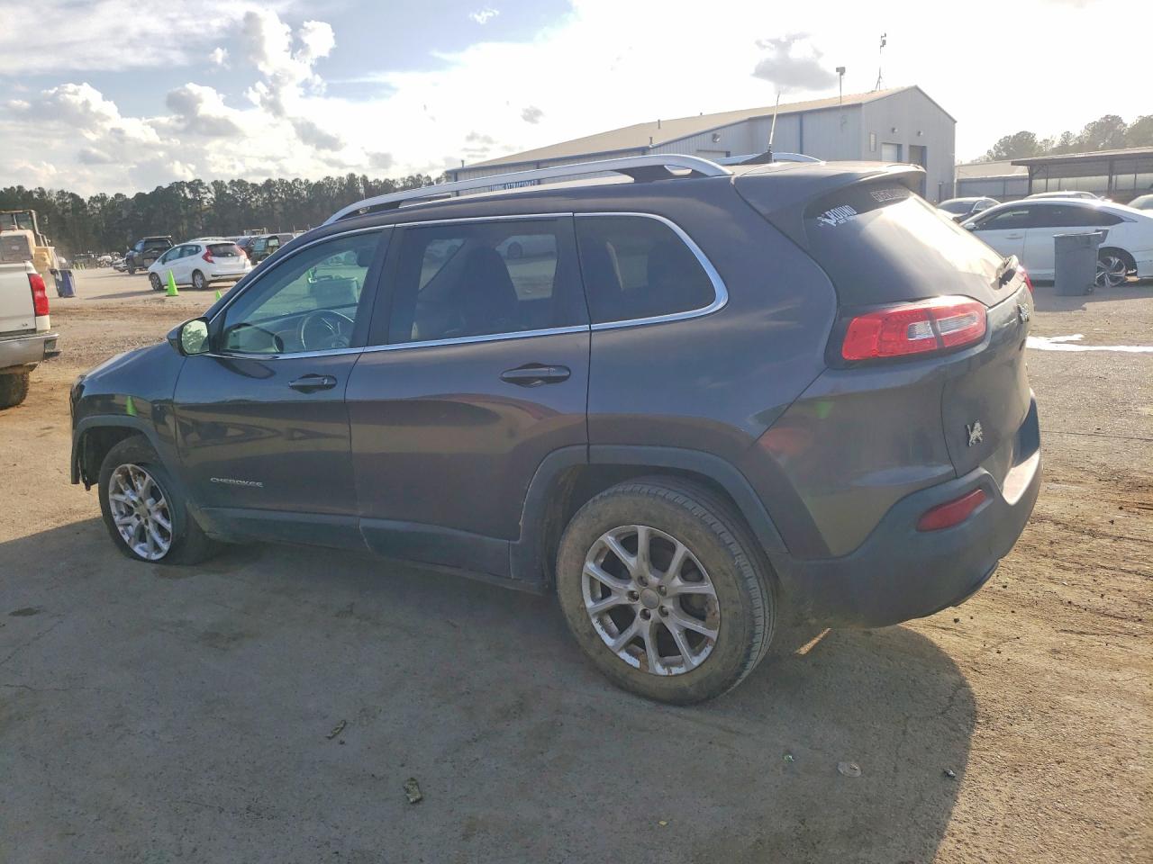 2016 JEEP CHEROKEE photo 3