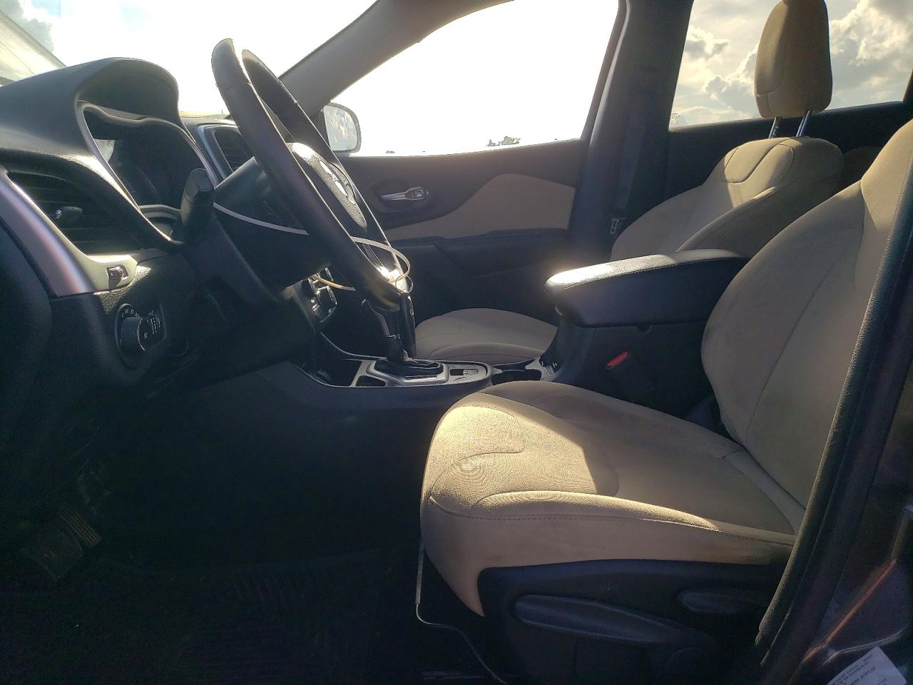 2016 JEEP CHEROKEE photo 13