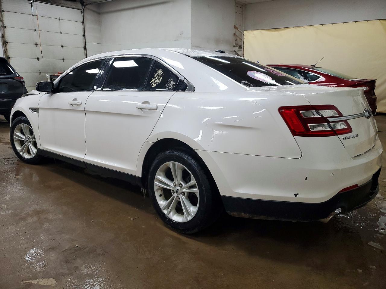 2016 FORD TAURUS SEL photo 2