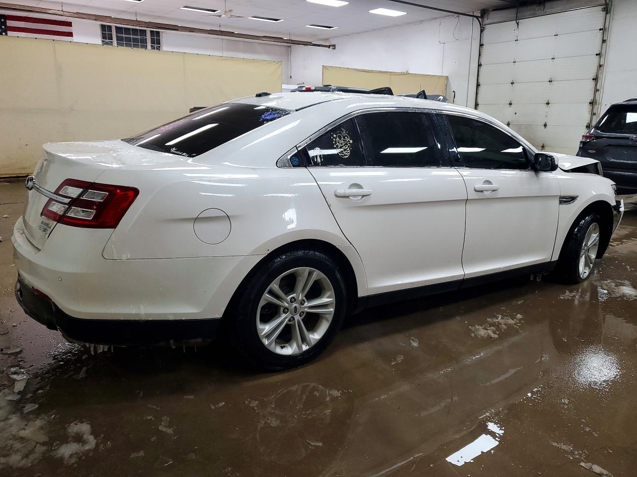 2016 FORD TAURUS SEL photo 3