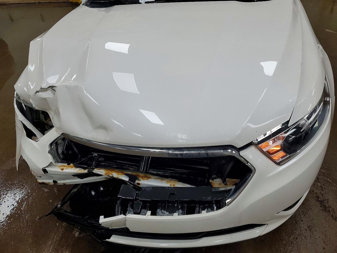 2016 FORD TAURUS SEL photo 11