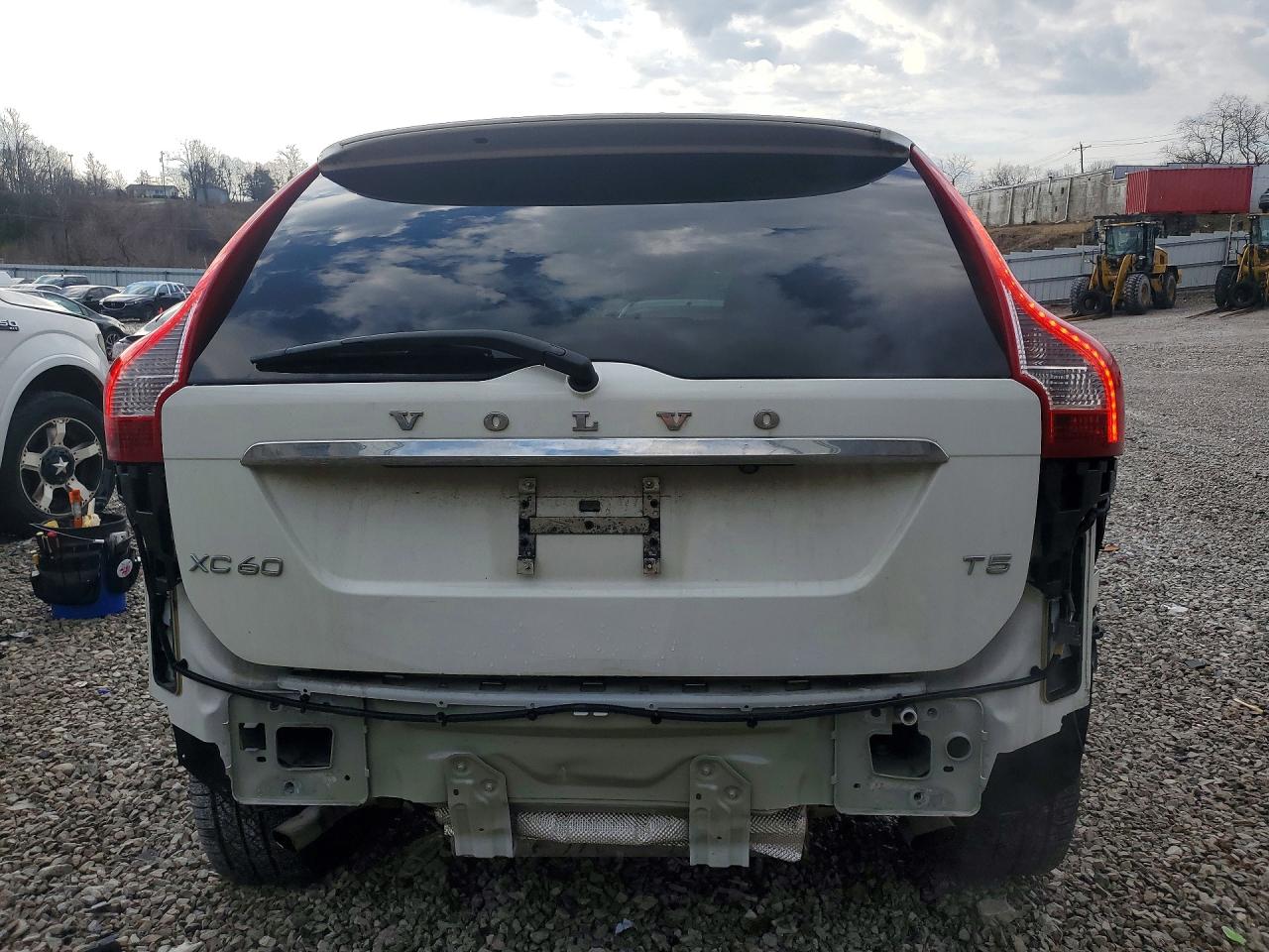 2017 VOLVO XC60 T5 DYNAMIC photo 6