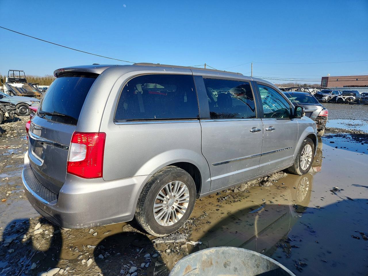 2015 CHRYSLER TOWN & COUNTRY TOURING L photo 3