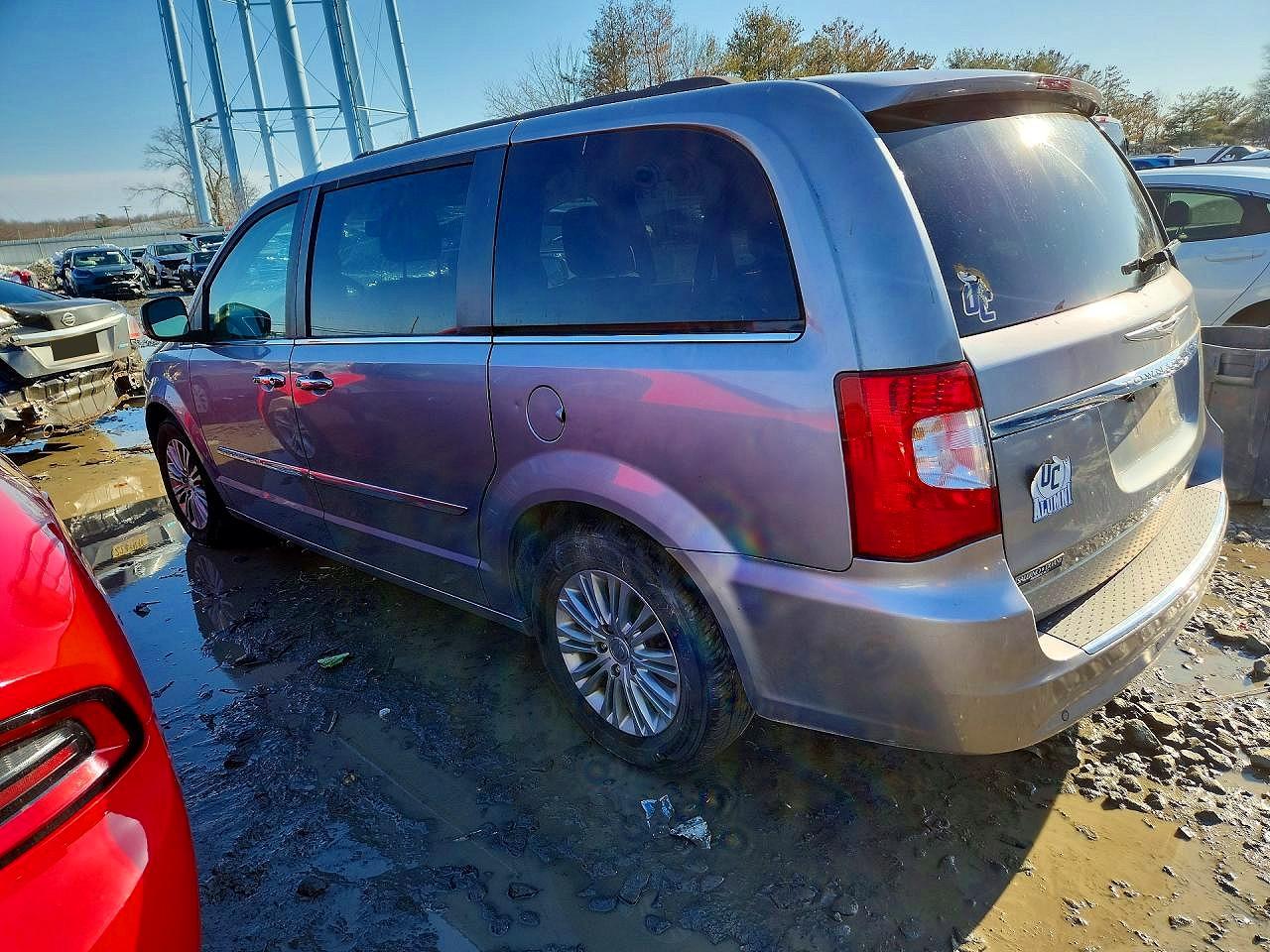2015 CHRYSLER TOWN & COUNTRY TOURING L photo 2