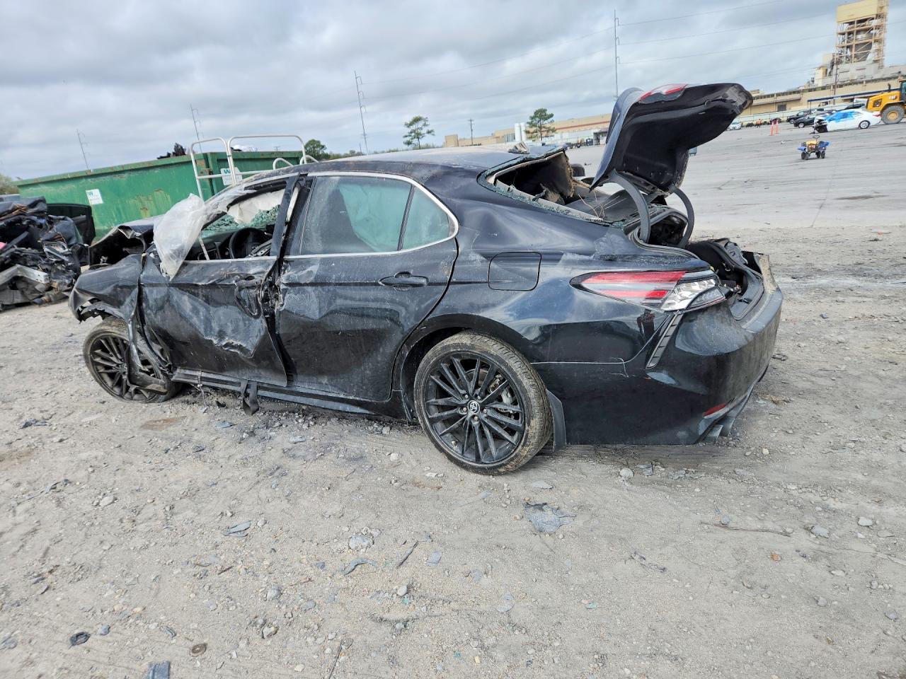 2022 TOYOTA CAMRY XSE photo 3