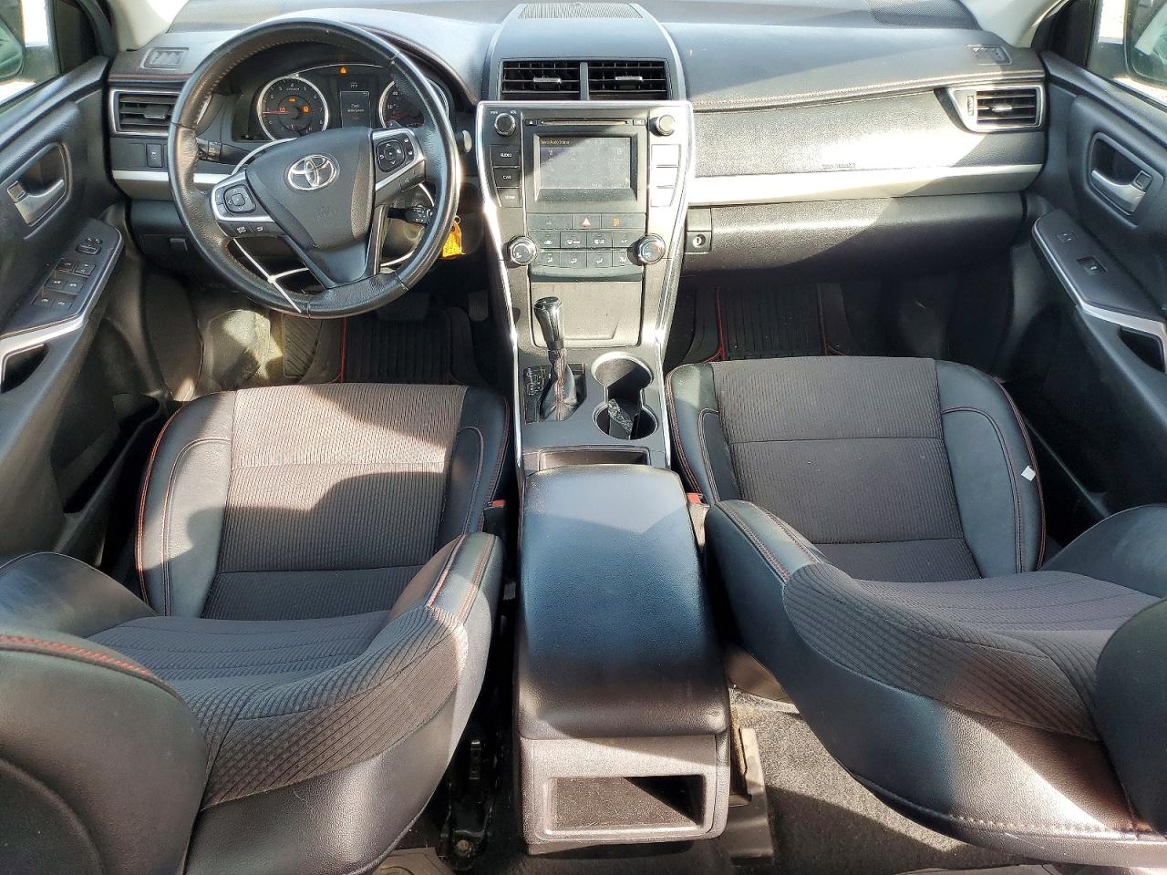 2017 TOYOTA CAMRY SE photo 8