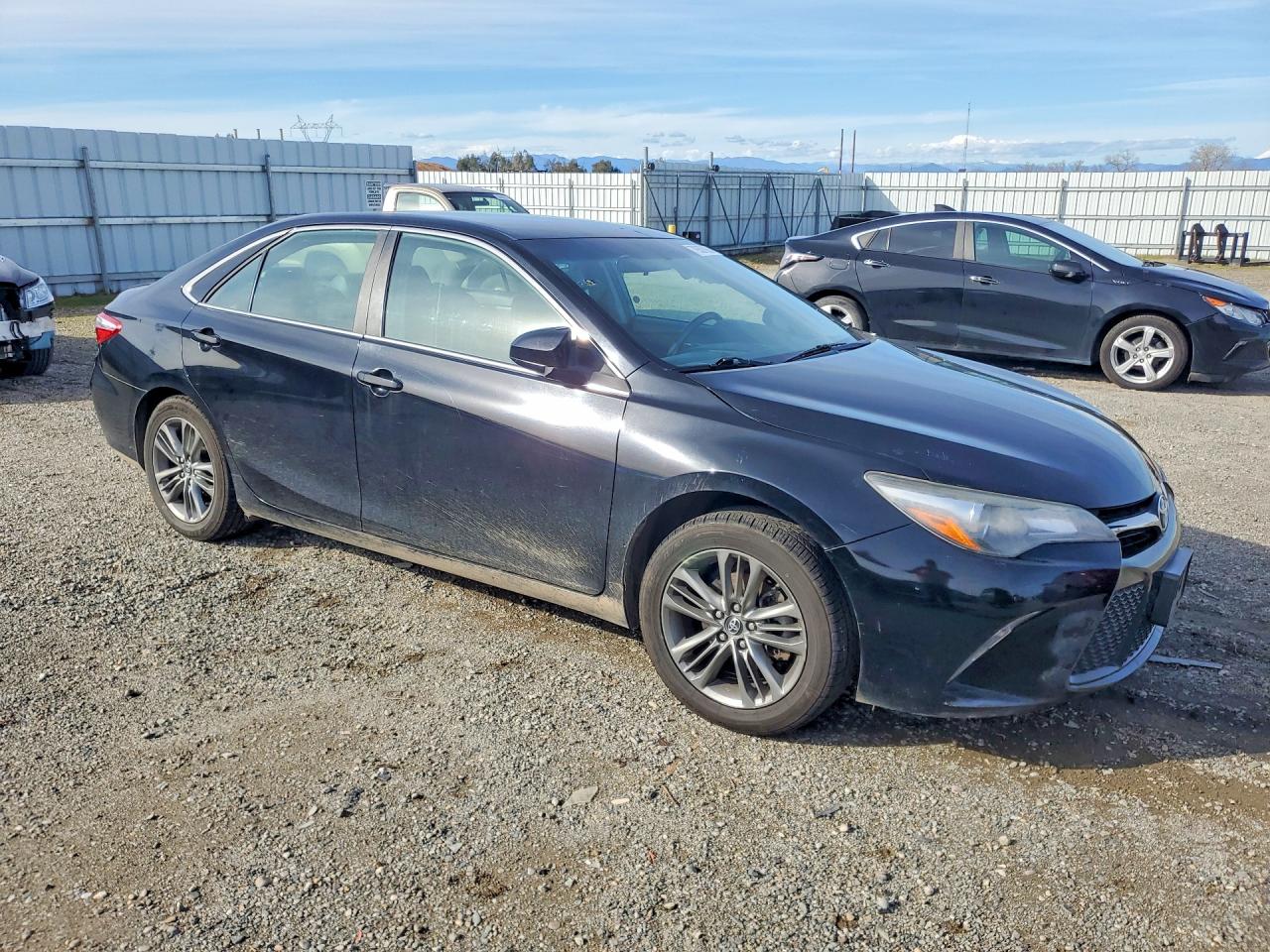 2017 TOYOTA CAMRY SE photo 4