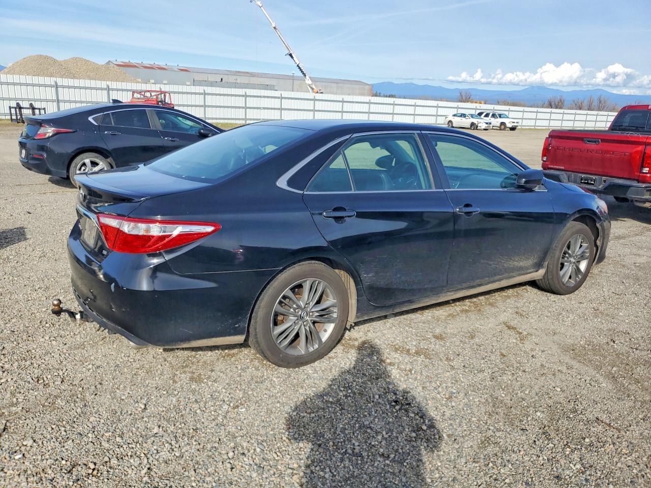 2017 TOYOTA CAMRY SE photo 3