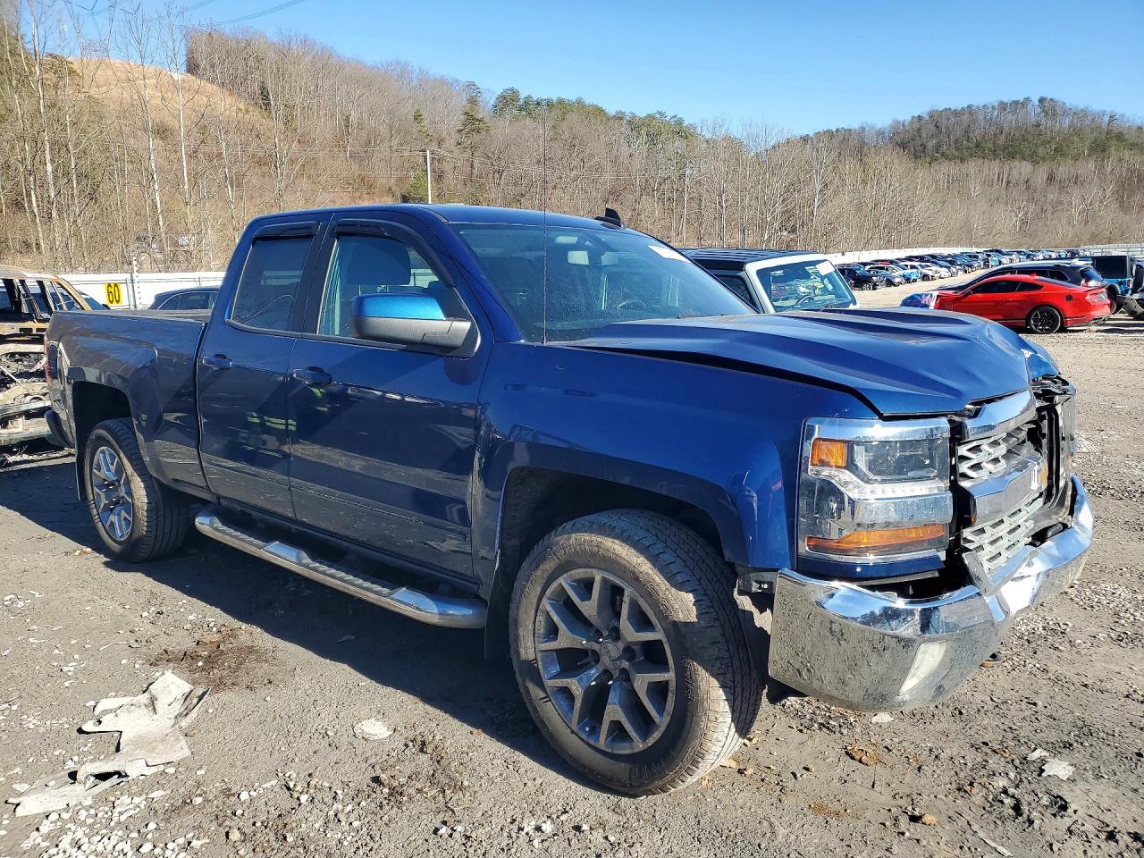 2017 CHEVROLET SILVERADO K1500 LT photo 4