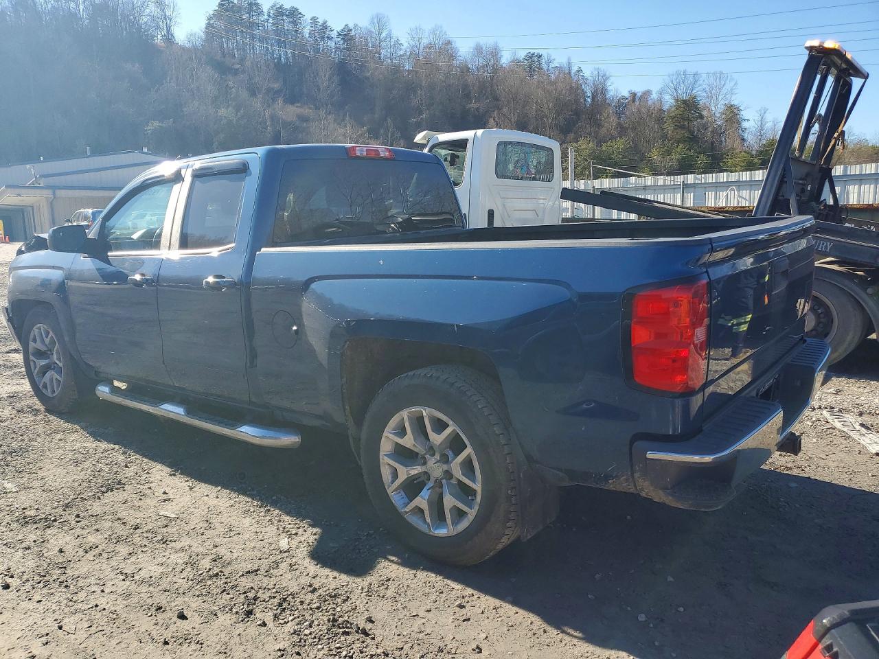 2017 CHEVROLET SILVERADO K1500 LT photo 2