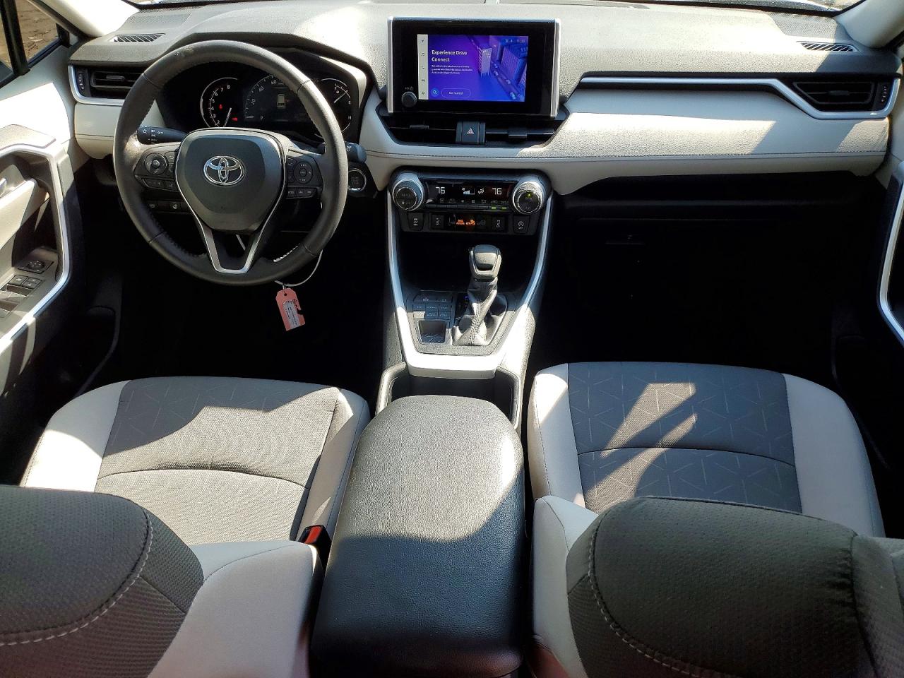 2024 TOYOTA RAV4 XLE photo 15