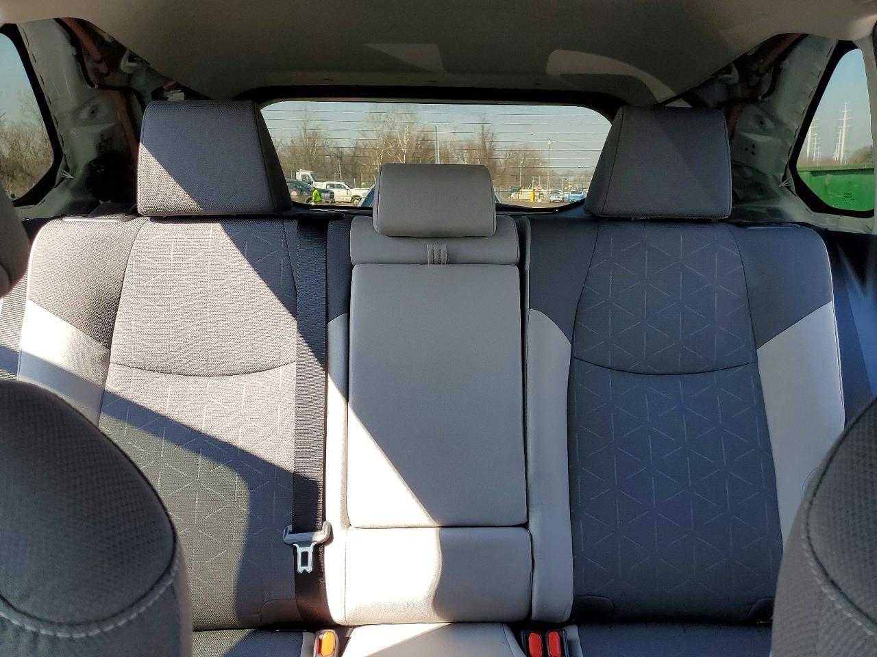 2024 TOYOTA RAV4 XLE photo 19