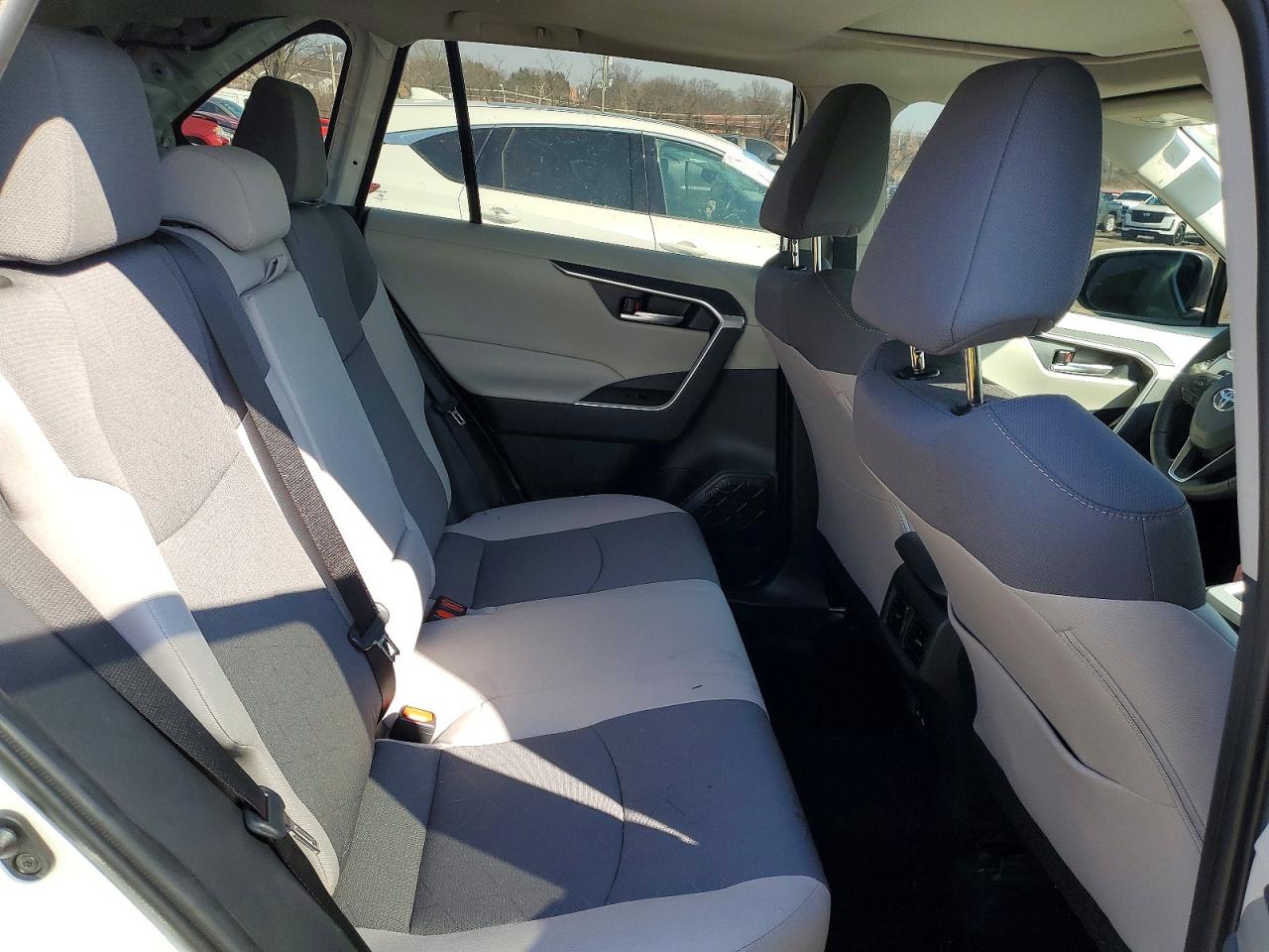 2024 TOYOTA RAV4 XLE photo 21