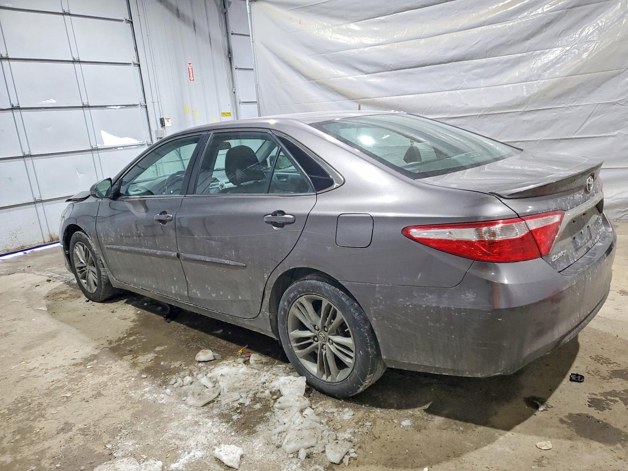 2017 TOYOTA CAMRY SE photo 2