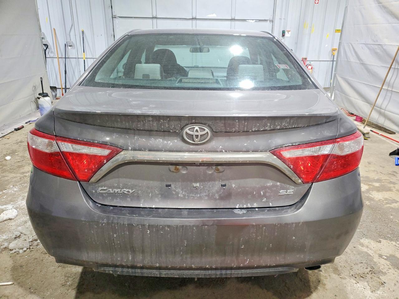 2017 TOYOTA CAMRY SE photo 6