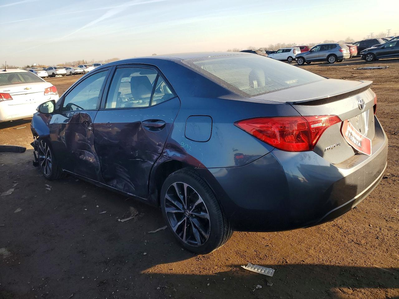 2018 TOYOTA COROLLA SE photo 2