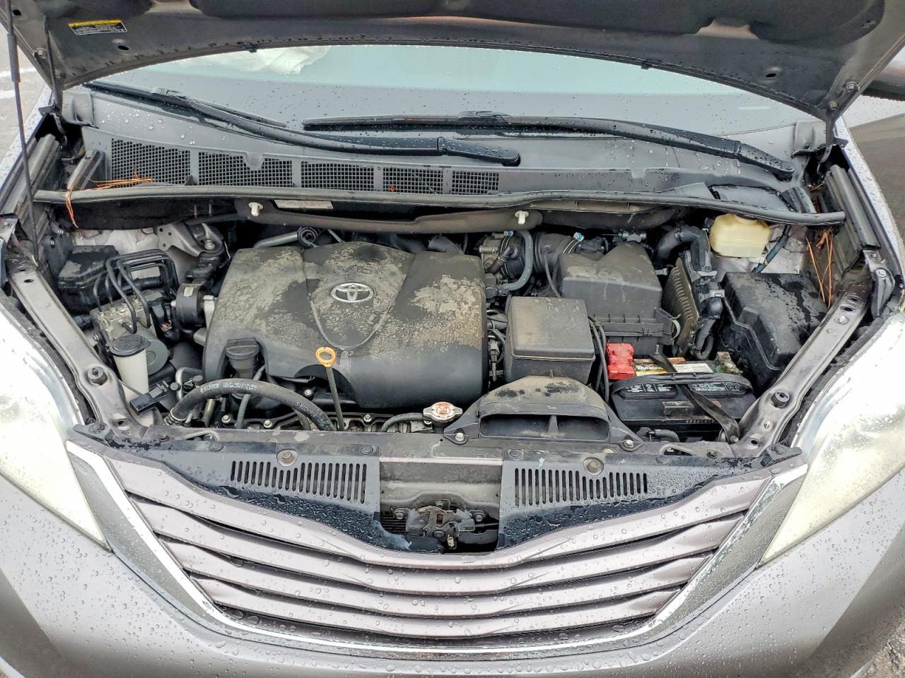 2017 TOYOTA SIENNA LE 8-PASSENGER photo 12