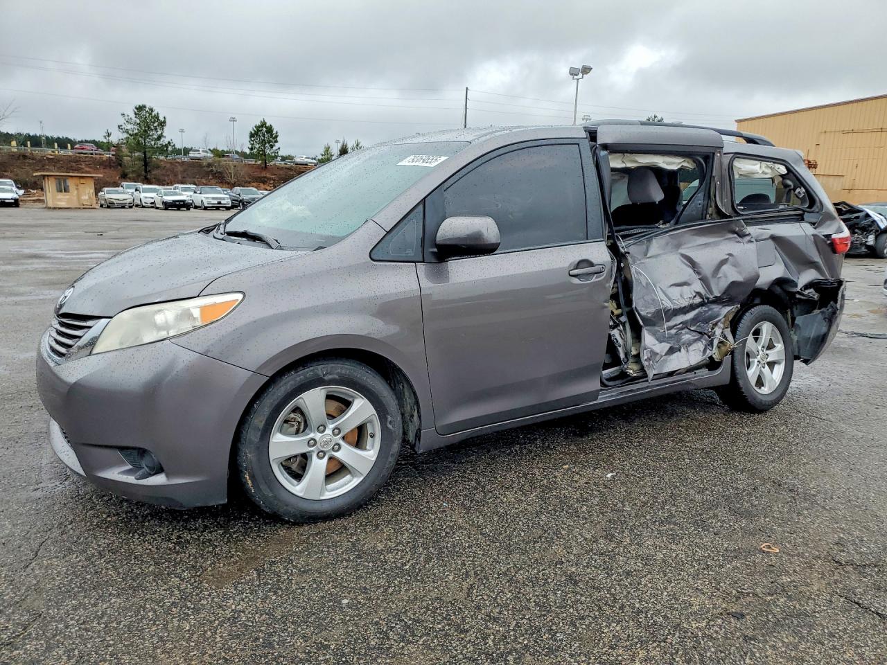 2017 TOYOTA SIENNA