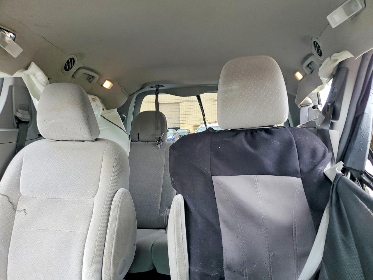 2017 TOYOTA SIENNA LE 8-PASSENGER photo 10