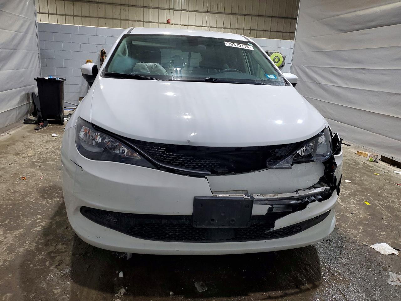 2021 CHRYSLER VOYAGER LX photo 17