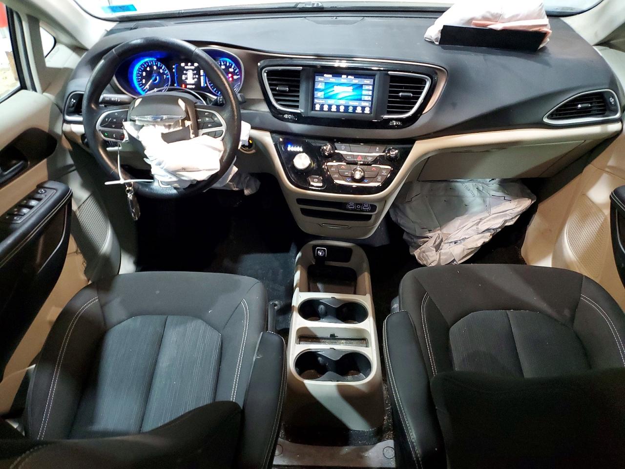 2021 CHRYSLER VOYAGER LX photo 29