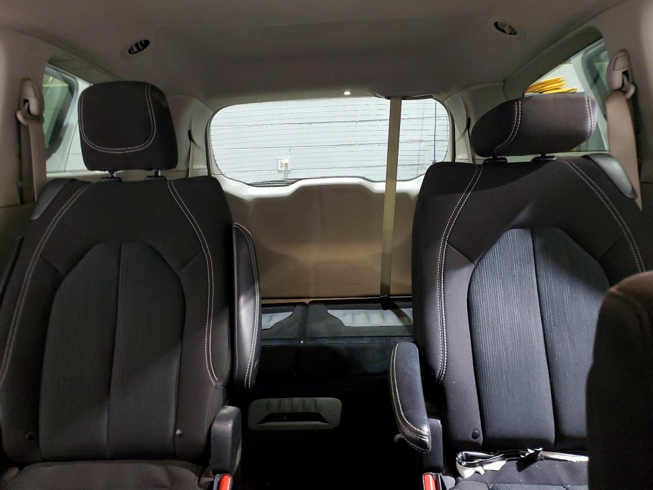 2021 CHRYSLER VOYAGER LX photo 37