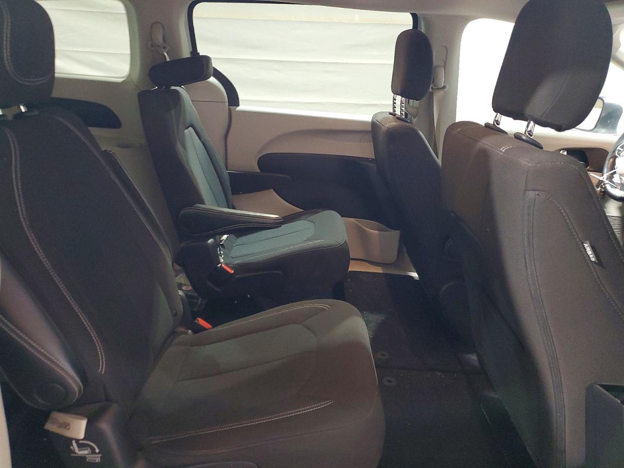 2021 CHRYSLER VOYAGER LX photo 41