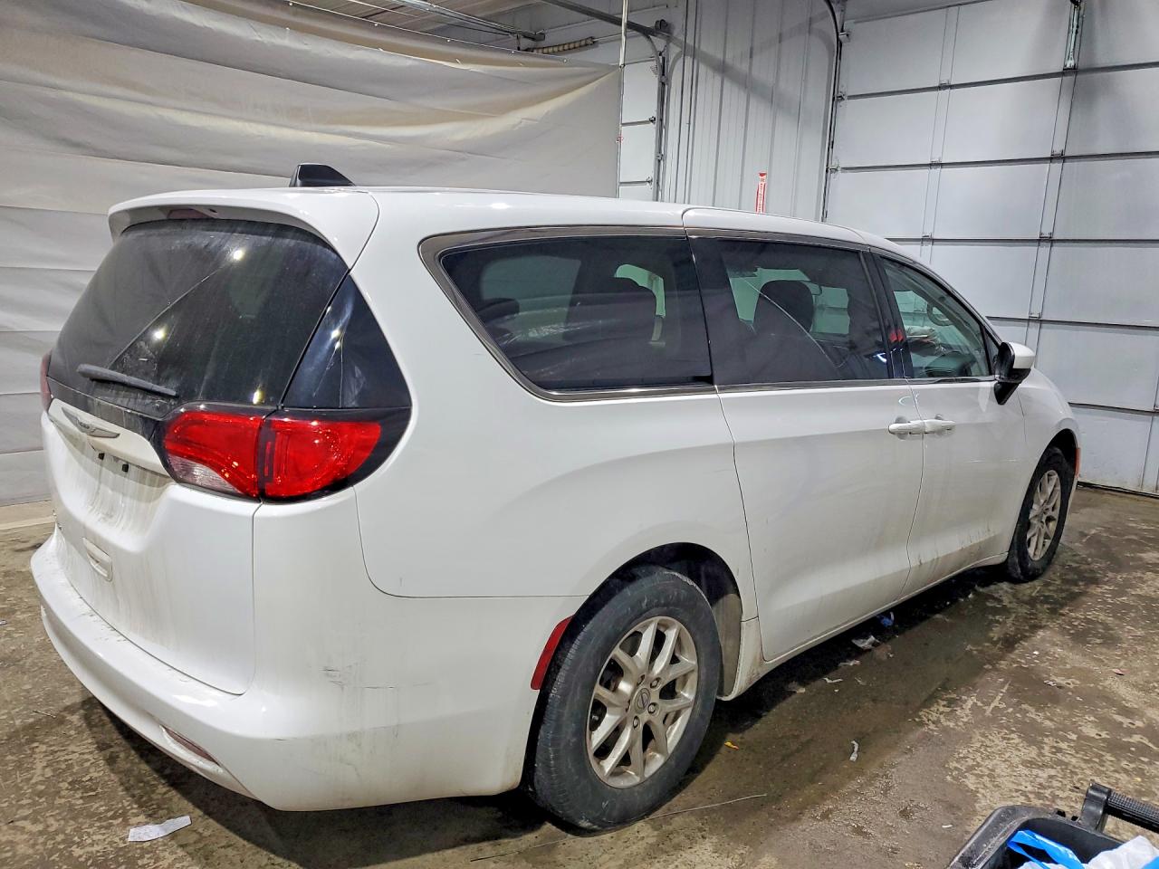 2021 CHRYSLER VOYAGER LX photo 9