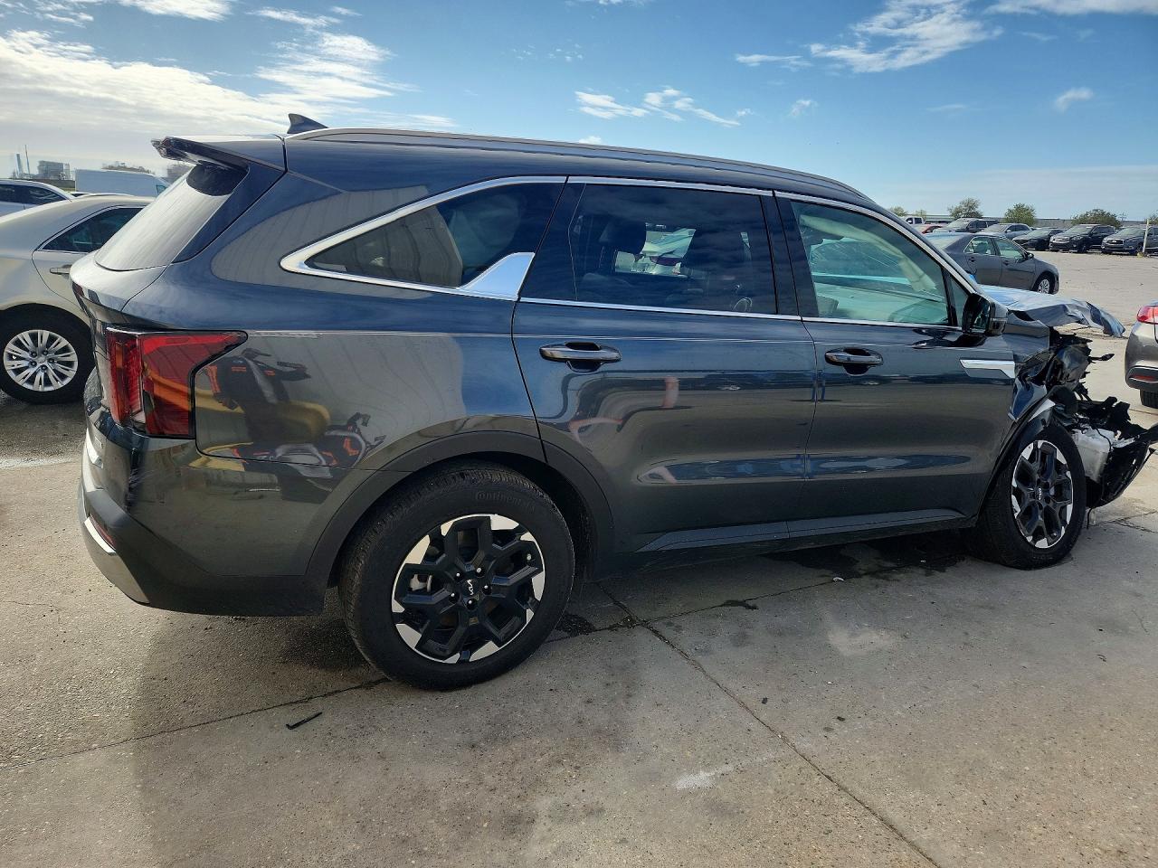 2024 KIA SORENTO S photo 5