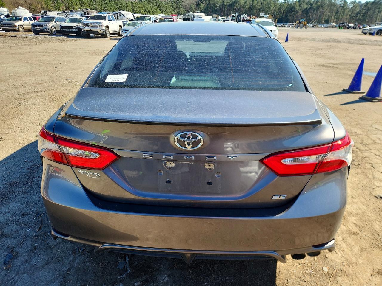 2018 TOYOTA CAMRY SE photo 6