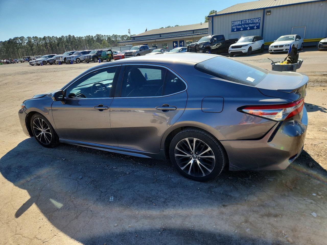 2018 TOYOTA CAMRY SE photo 2
