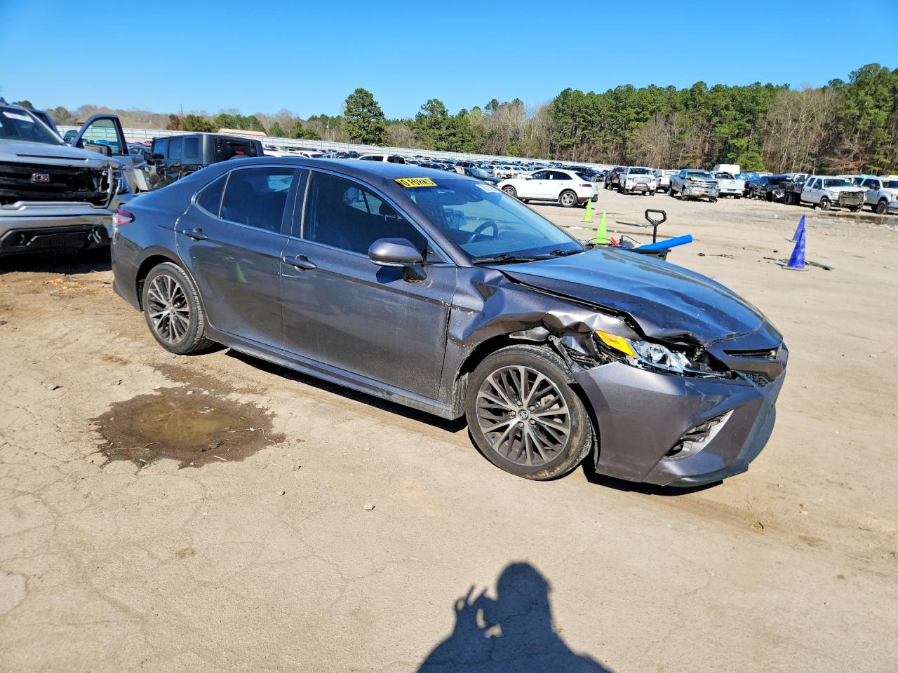 2018 TOYOTA CAMRY SE photo 4