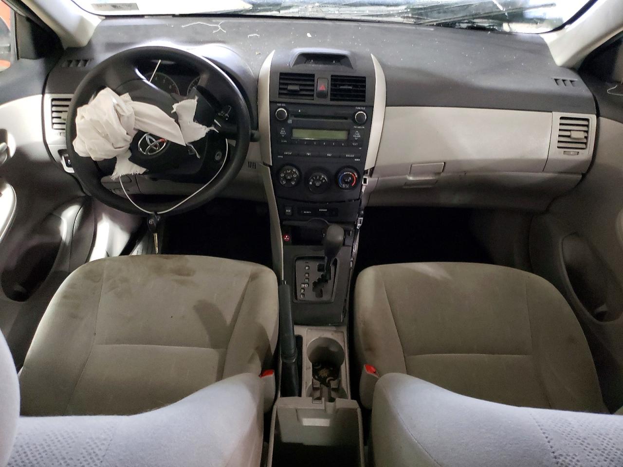 2013 TOYOTA COROLLA L photo 22