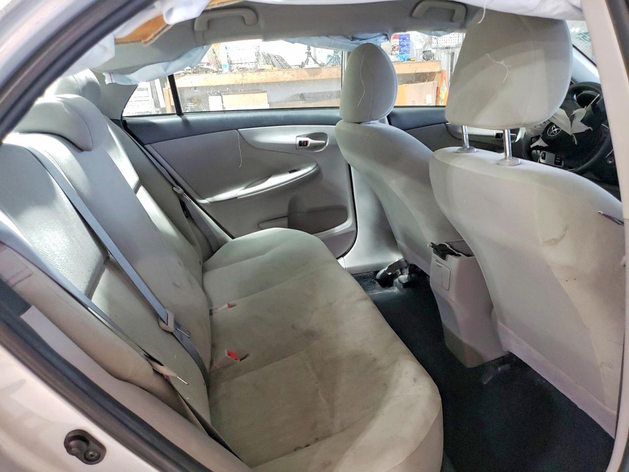 2013 TOYOTA COROLLA L photo 28