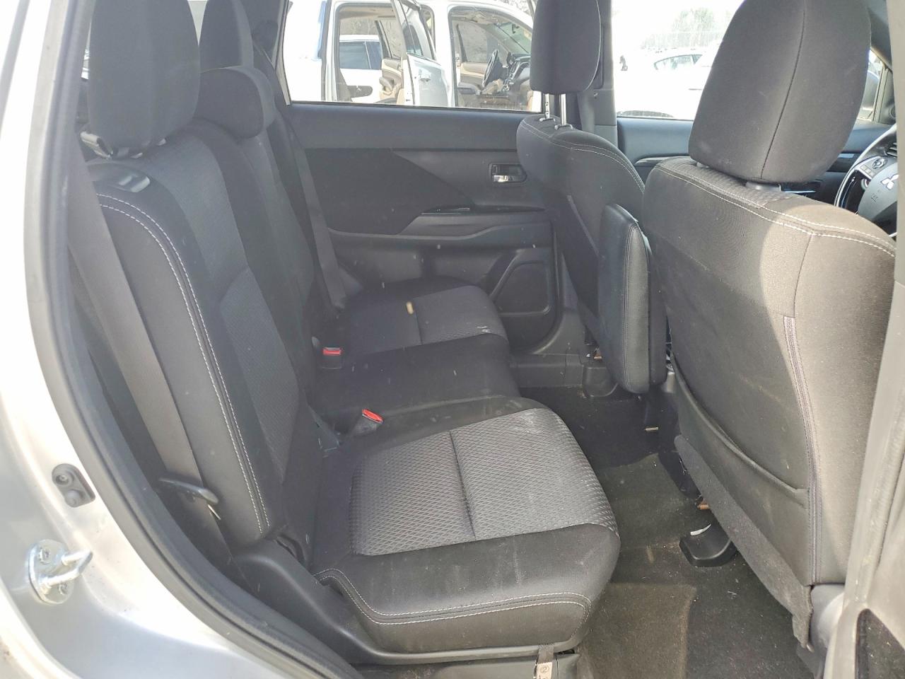 2018 MITSUBISHI OUTLANDER SE photo 11
