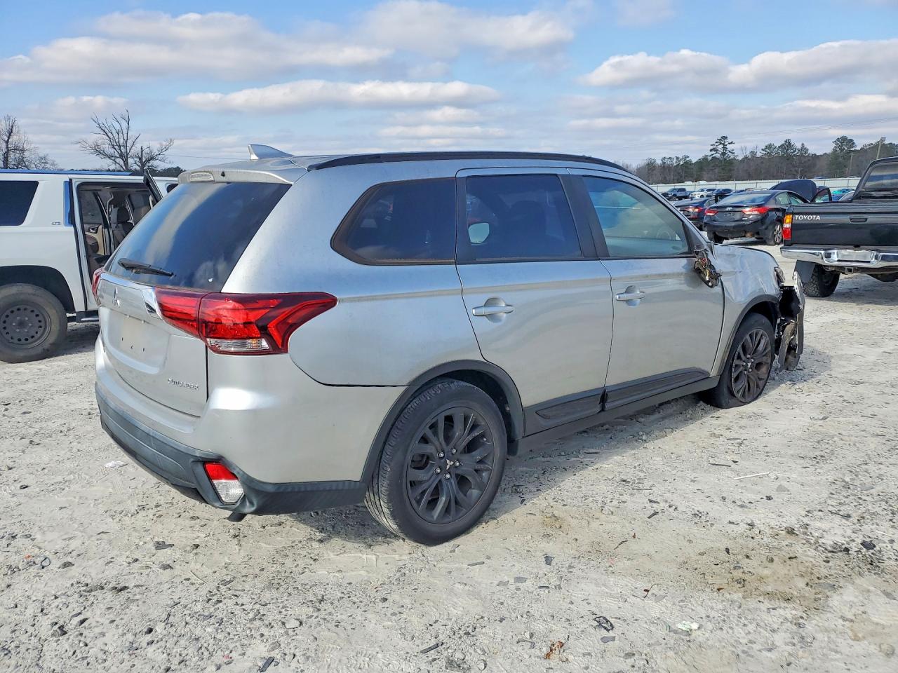 2018 MITSUBISHI OUTLANDER SE photo 3