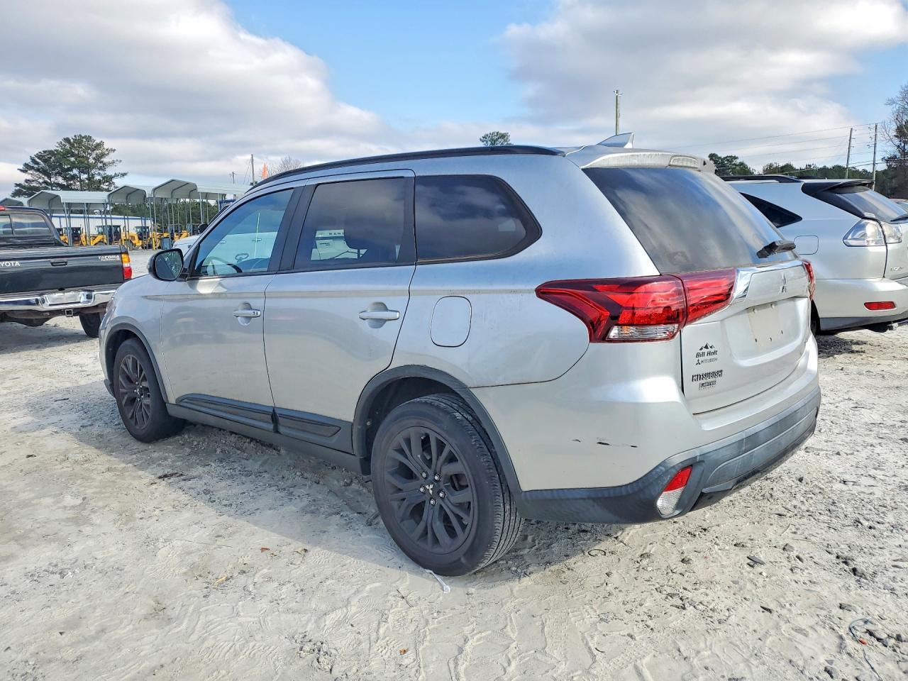 2018 MITSUBISHI OUTLANDER SE photo 2