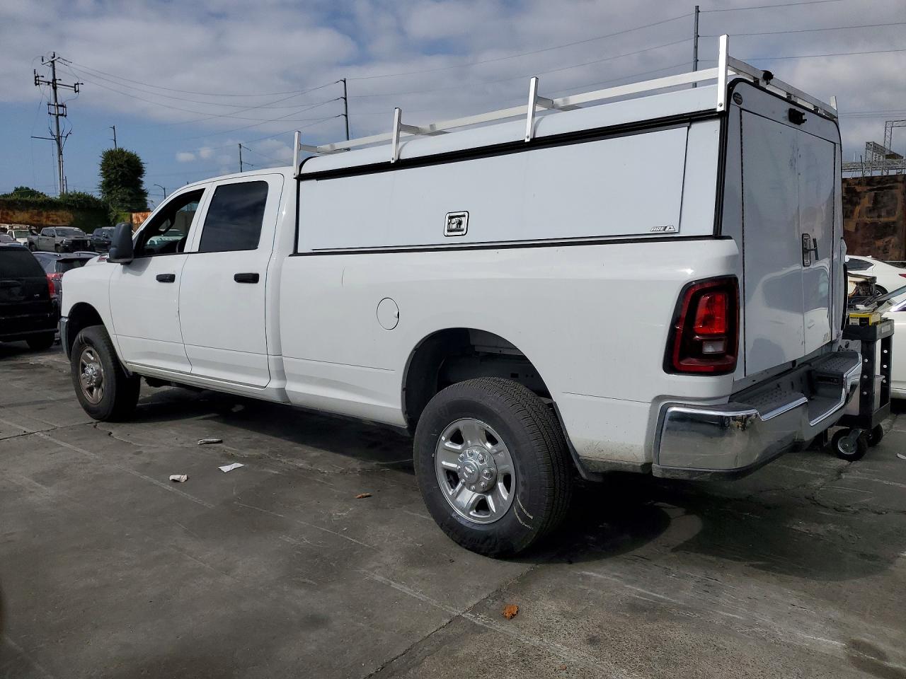 2025 RAM 2500 TRADESMAN photo 3