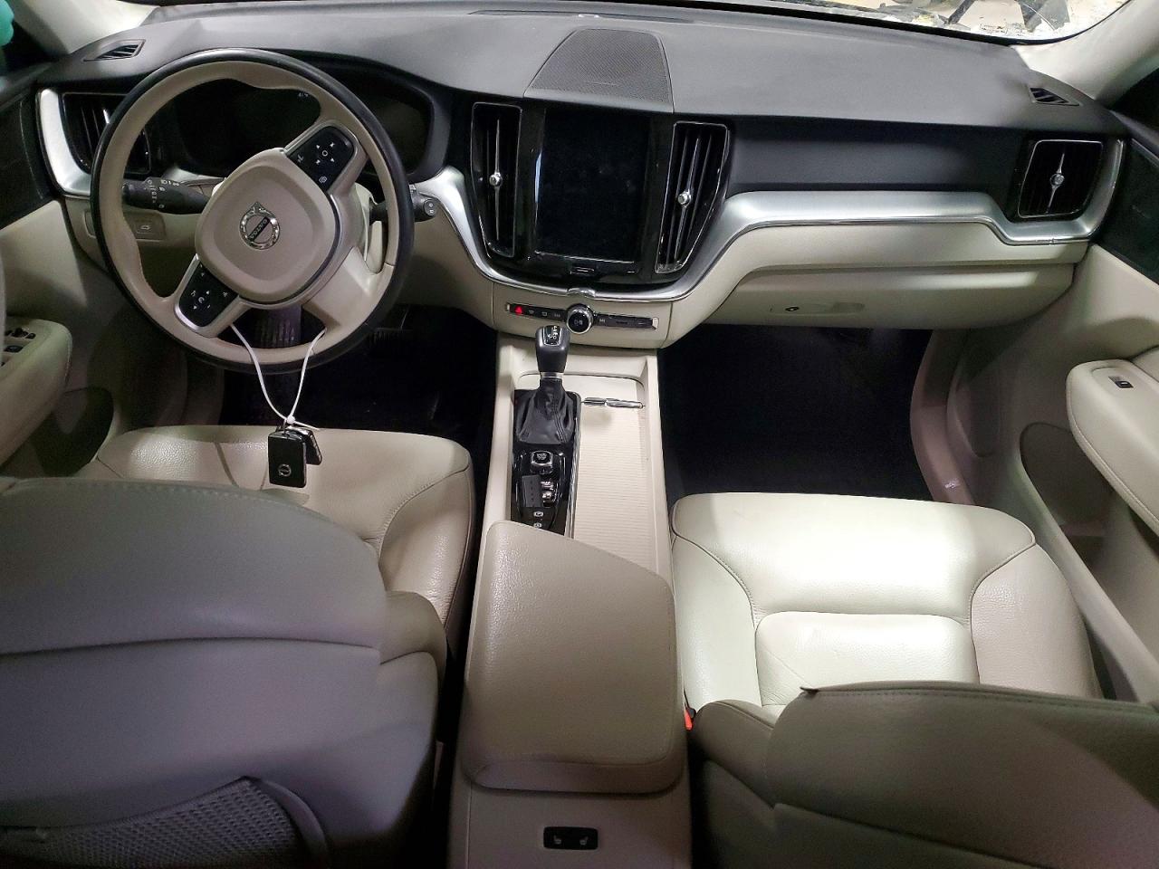 2019 VOLVO XC60 T6 MOMENTUM photo 15