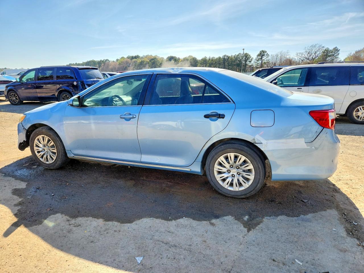 2013 TOYOTA CAMRY LE photo 3