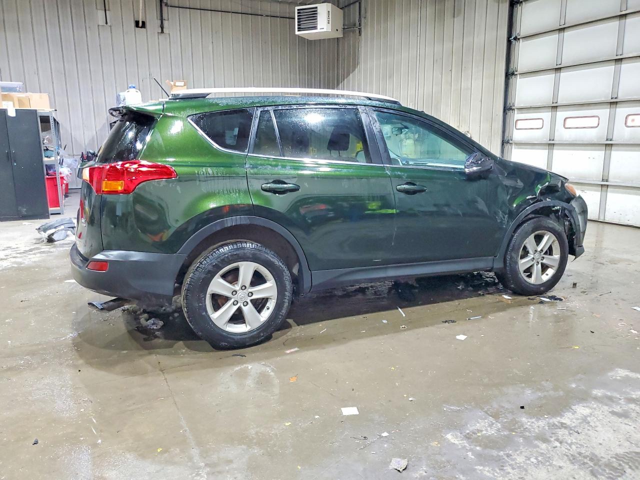 2013 TOYOTA RAV4 XLE photo 5