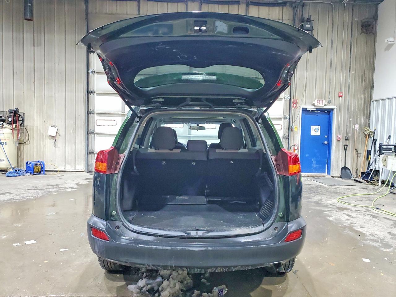2013 TOYOTA RAV4 XLE photo 11