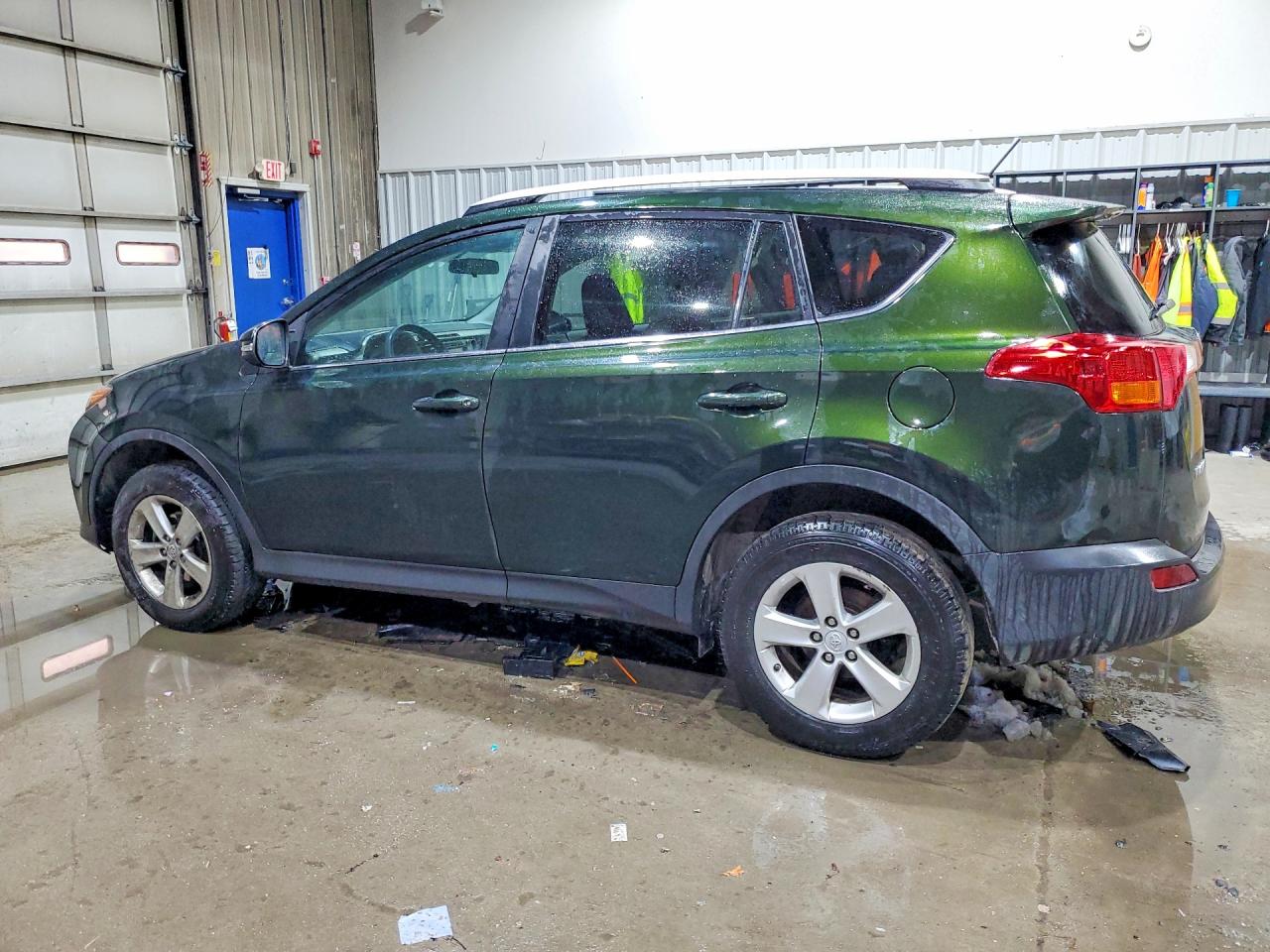 2013 TOYOTA RAV4 XLE photo 3