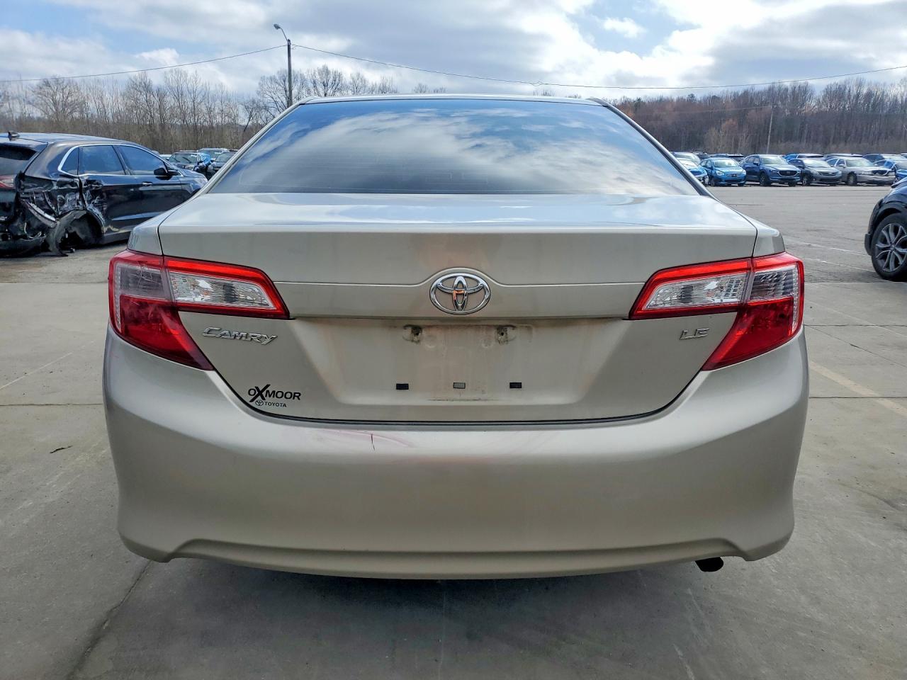 2013 TOYOTA CAMRY LE photo 11