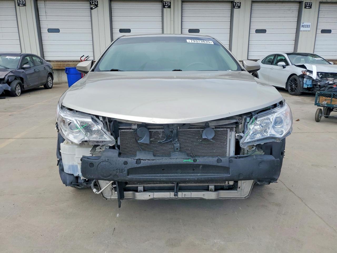 2013 TOYOTA CAMRY LE photo 9