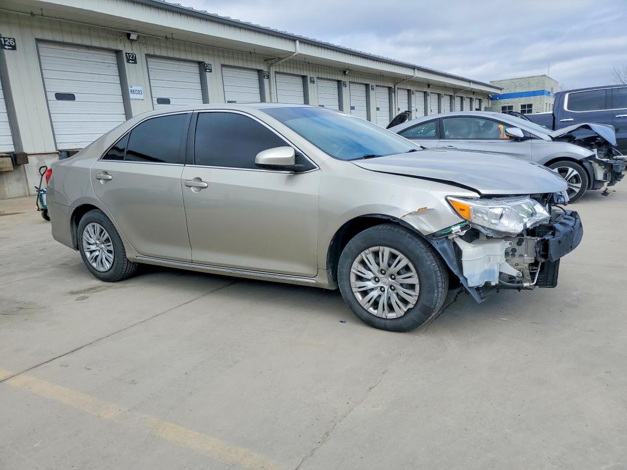 2013 TOYOTA CAMRY LE photo 7