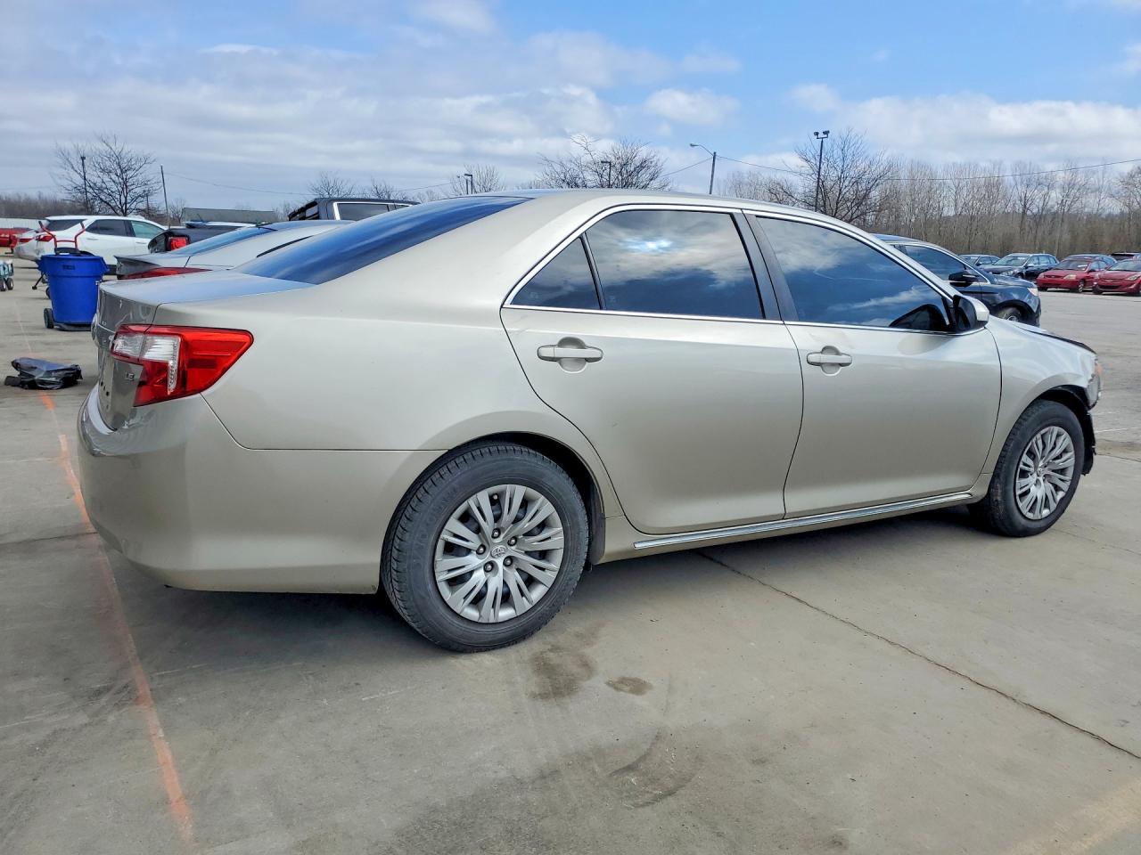 2013 TOYOTA CAMRY LE photo 5
