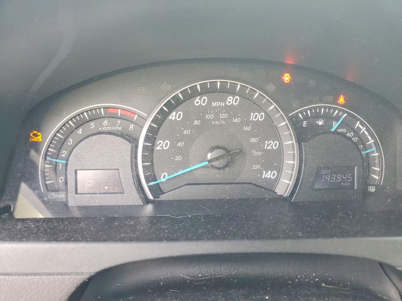 2013 TOYOTA CAMRY LE photo 17