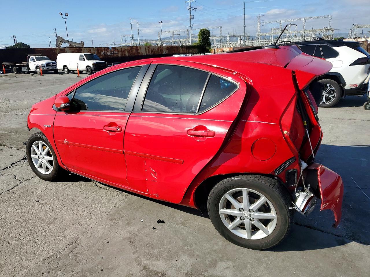 2014 TOYOTA PRIUS C THREE photo 2