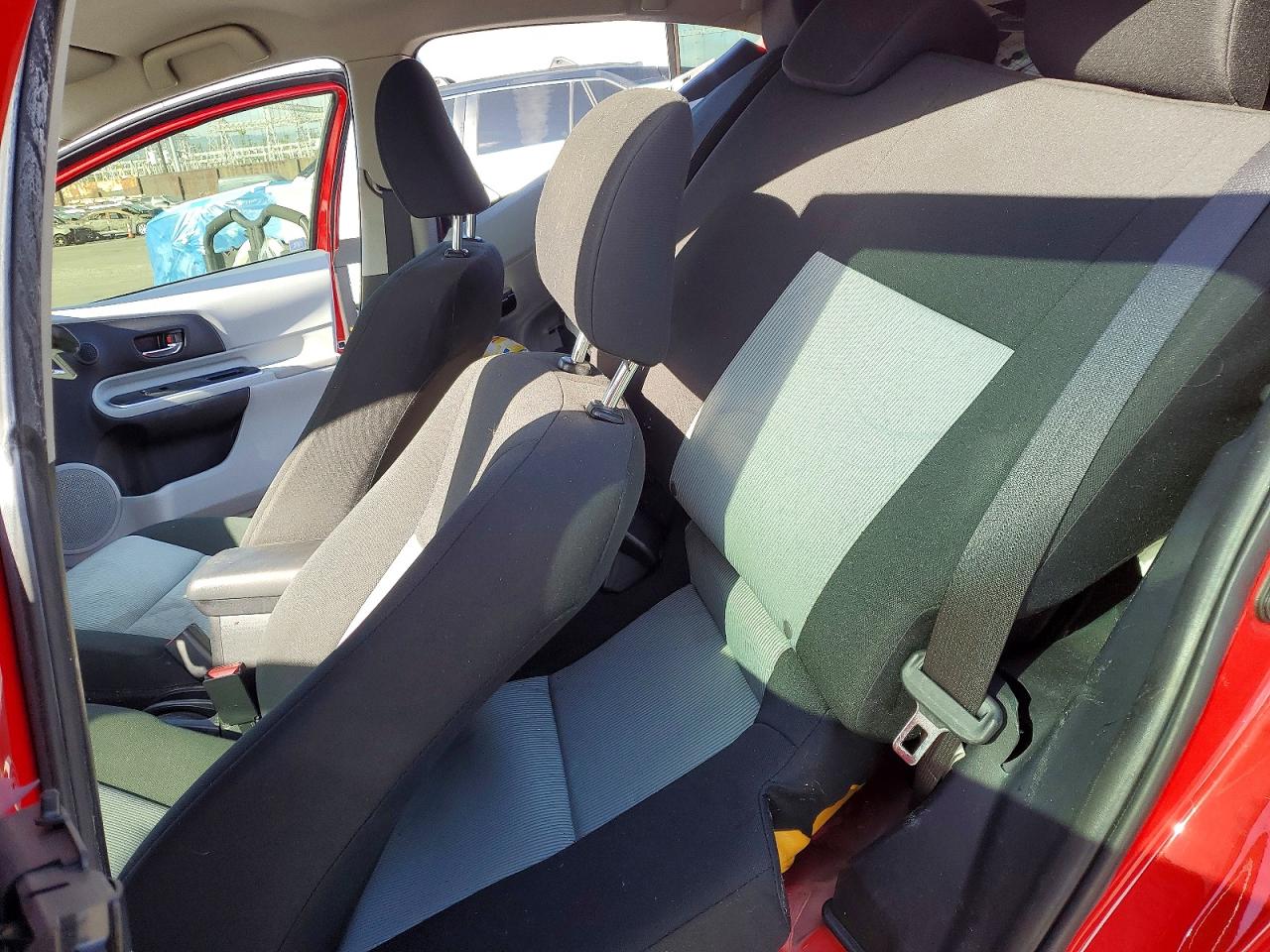 2014 TOYOTA PRIUS C THREE photo 10